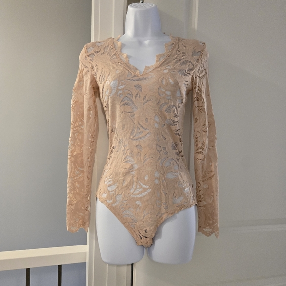 H&M Tops - NWOT H&M GOLD LABEL Lace Long Sleeve Bodysuit - Peach. Size 2.